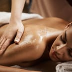Massage à l'huile chaude