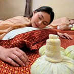 Thai Herbal Compress & Aromatherapy