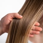 Coloration avec mèches et soin Olaplex offert (À partir de)