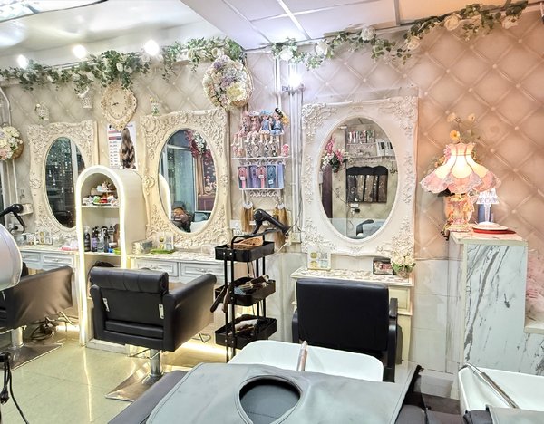 Oilly Hair Salon Bangkok