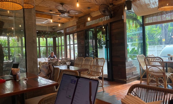 Treehouse Cafe & Bar Bangkok 10110 4 - SeeU Nomad