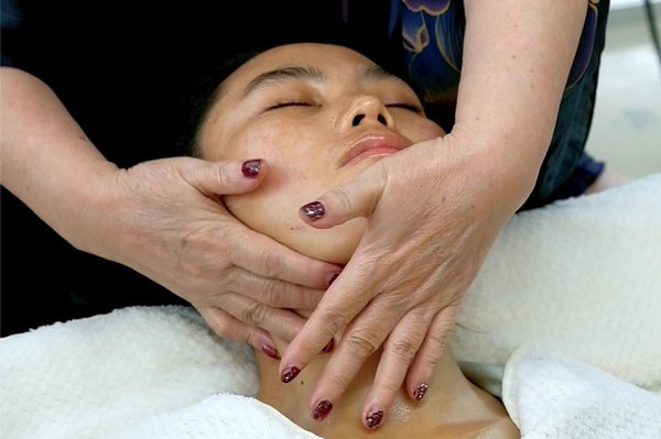 Abloom Holistic Clinic Sukhumvit 33 Bangkok 10110 8 - SeeU Beauty