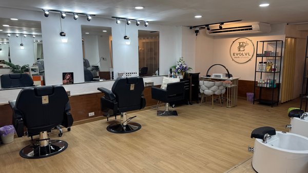 Evolve Hair Studio Bangkok 10110 2 - SeeU Beauty