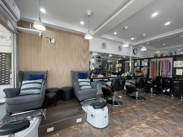 Metamorphosis Hair Salon & Massage Bangkok 10200 2 - SeeU Beauty