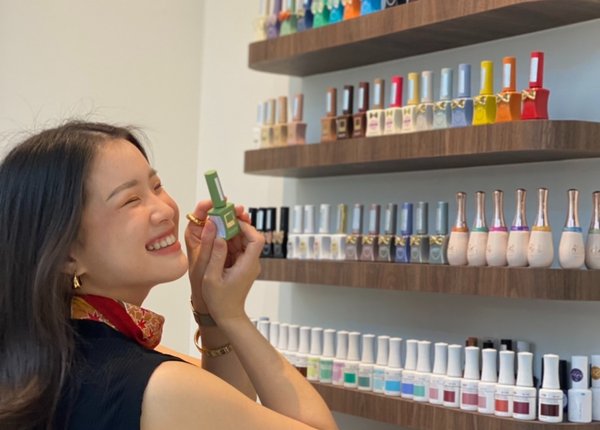 White and Brown Nails bangkok 10100 11 - SeeU Beauty