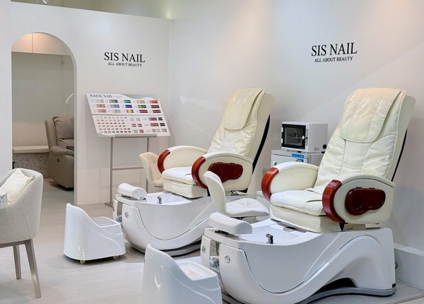 Sis Nail (Tha Phra Open Air Market) Bangkok 10600 3 - SeeU Beauty