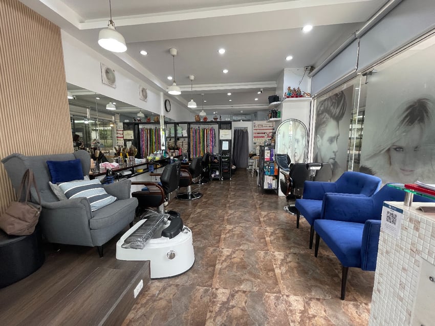 Metamorphosis Hair Salon & Massage Bangkok 10200 1 - SeeU Beauty